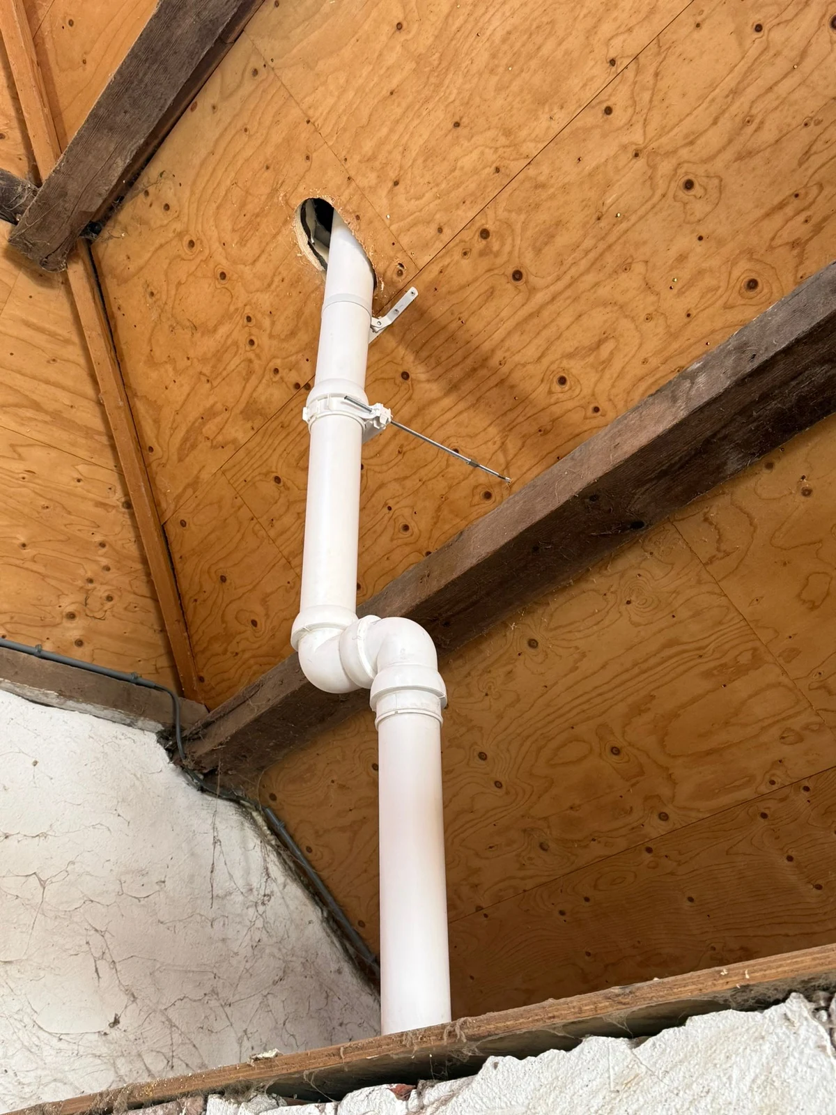 CV-ketel rookgasafvoer en dakdoorvoer installatie in Maarssen door Mijn-Loodgieter